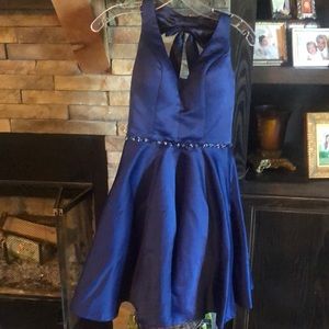 Dress size 00 perfect for winter formal